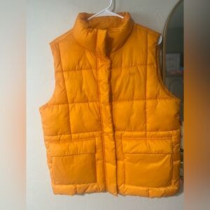 Levi's Box Quilt Puffer Layer Vest  (Apricot)
Size L